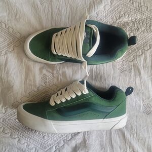 Vans Knu Skool Sneakers In Suede Green